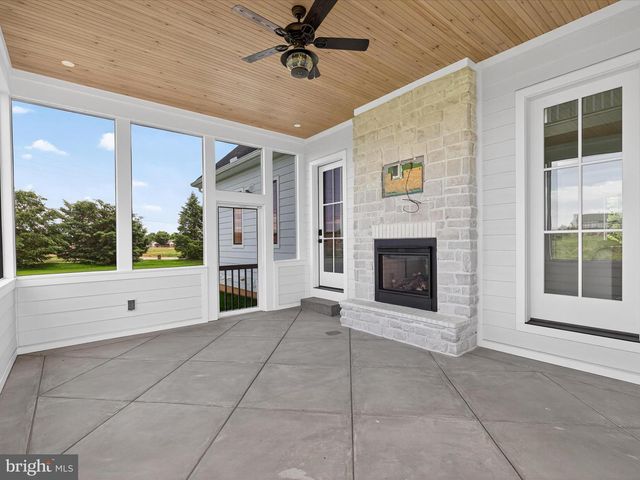 297 SARSEN DR, Lititz, PA 17543