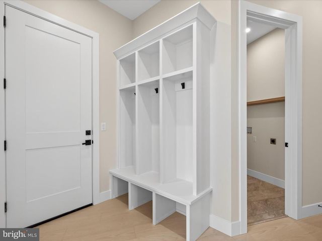 297 SARSEN DR, Lititz, PA 17543