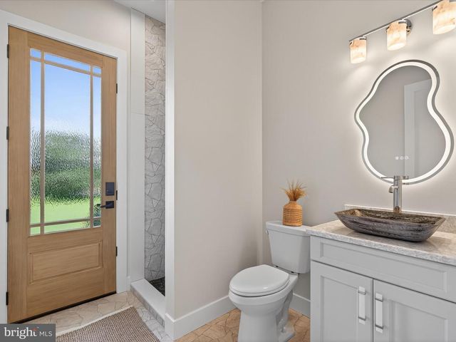 297 SARSEN DR, Lititz, PA 17543