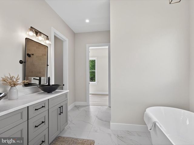 297 SARSEN DR, Lititz, PA 17543