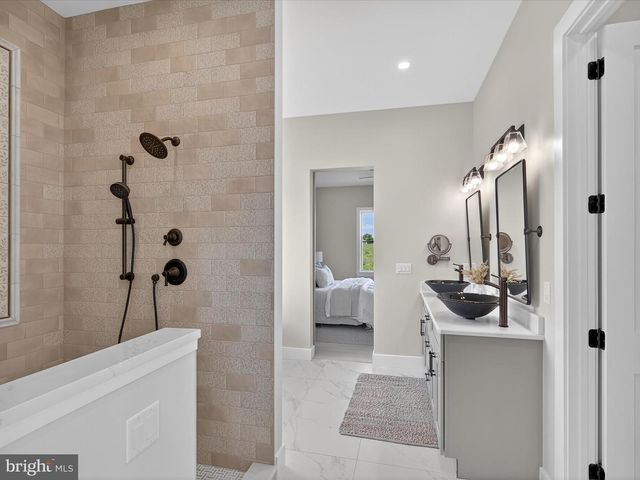 297 SARSEN DR, Lititz, PA 17543