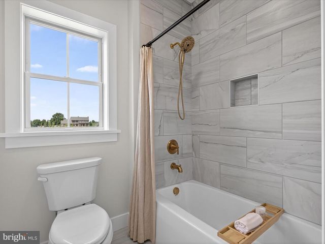 297 SARSEN DR, Lititz, PA 17543