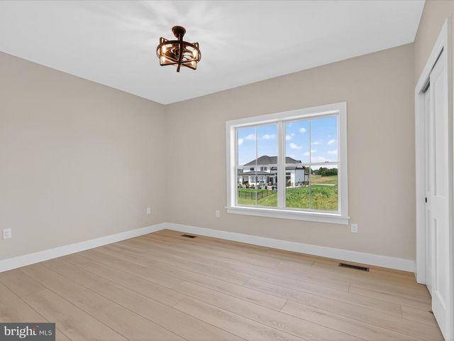 297 SARSEN DR, Lititz, PA 17543