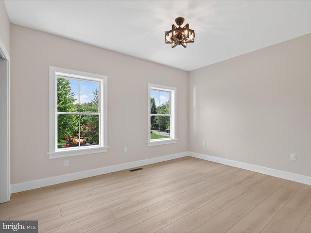 297 SARSEN DR, Lititz, PA 17543