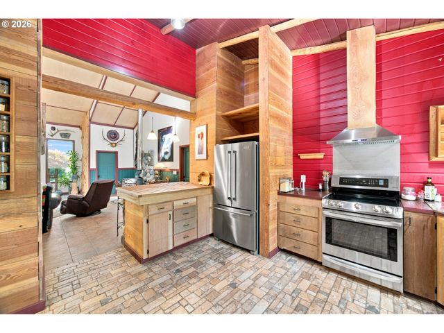 33195 Se HIGHWAY 224, Estacada, OR 97023
