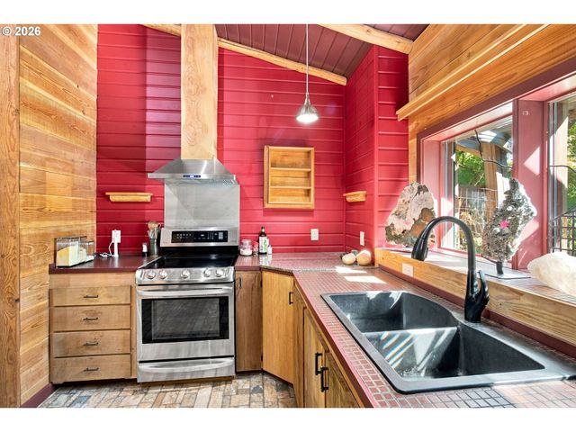 33195 Se HIGHWAY 224, Estacada, OR 97023