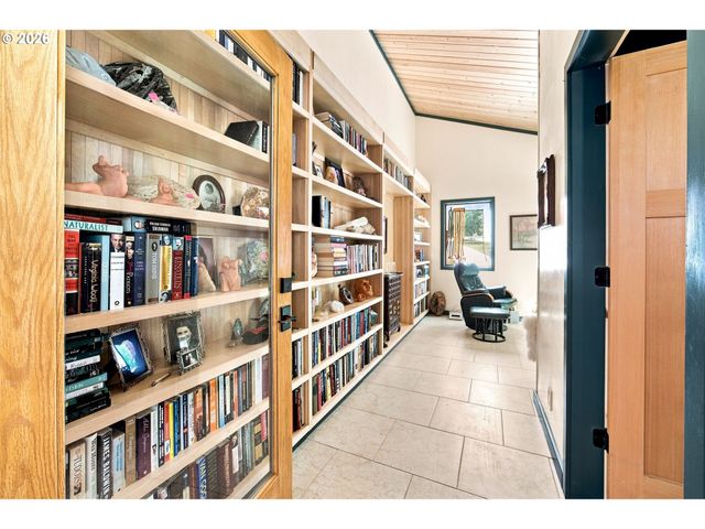 33195 Se HIGHWAY 224, Estacada, OR 97023