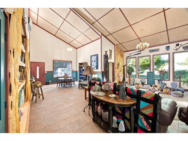 33195 Se HIGHWAY 224, Estacada, OR 97023