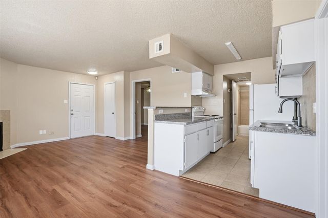 2750 Holly Hall Street 506, Houston, TX 77054