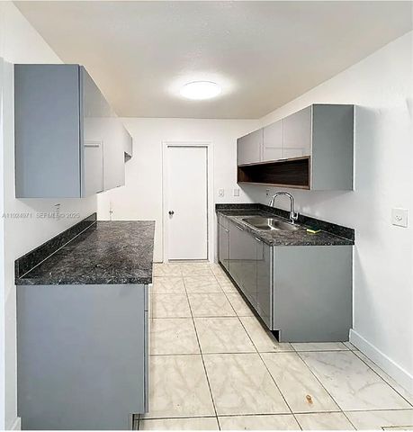 60 NW 161st St, Miami, FL 33169