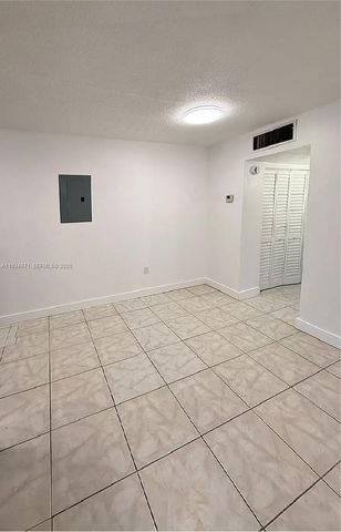 60 NW 161st St, Miami, FL 33169