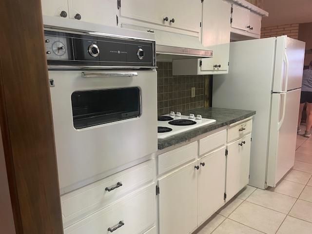 1413 N Westfield Ct, Wichita, KS 67212