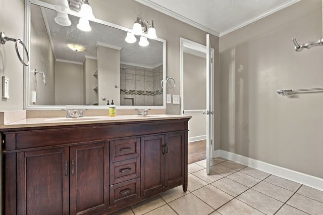 200 Graystone Dr, Gallatin, TN 37066