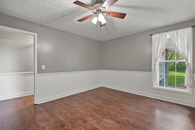 200 Graystone Dr, Gallatin, TN 37066