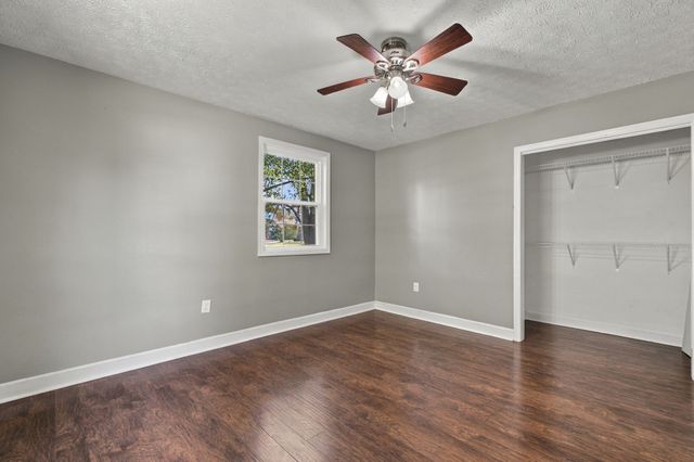 200 Graystone Dr, Gallatin, TN 37066