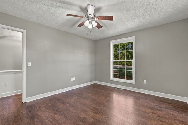 200 Graystone Dr, Gallatin, TN 37066