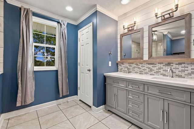 200 Graystone Dr, Gallatin, TN 37066