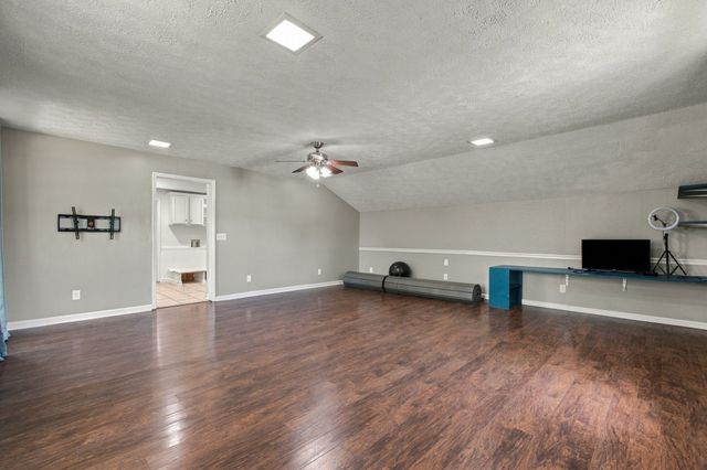 200 Graystone Dr, Gallatin, TN 37066