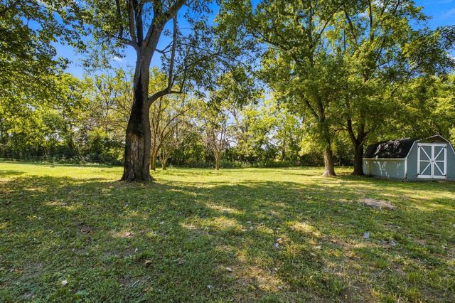 200 Graystone Dr, Gallatin, TN 37066