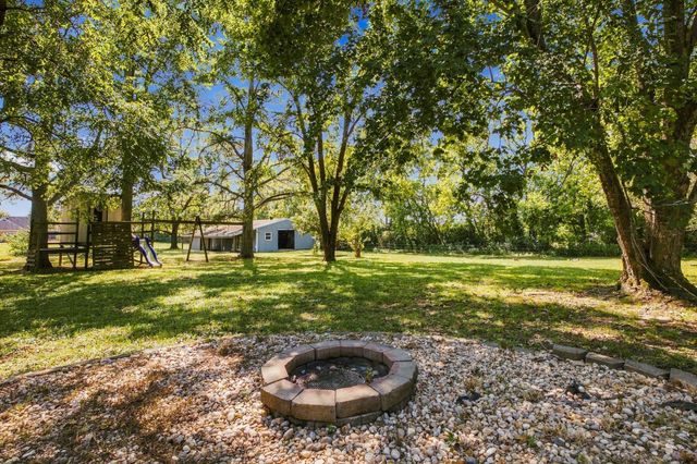 200 Graystone Dr, Gallatin, TN 37066