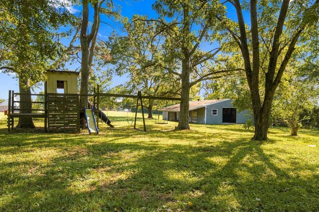 200 Graystone Dr, Gallatin, TN 37066