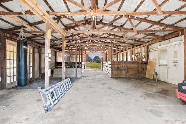 200 Graystone Dr, Gallatin, TN 37066