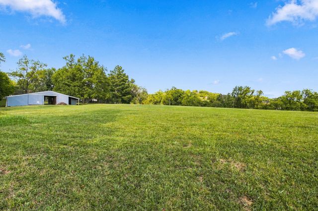 200 Graystone Dr, Gallatin, TN 37066