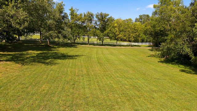 200 Graystone Dr, Gallatin, TN 37066