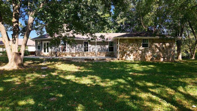 200 Graystone Dr, Gallatin, TN 37066