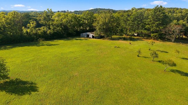 200 Graystone Dr, Gallatin, TN 37066