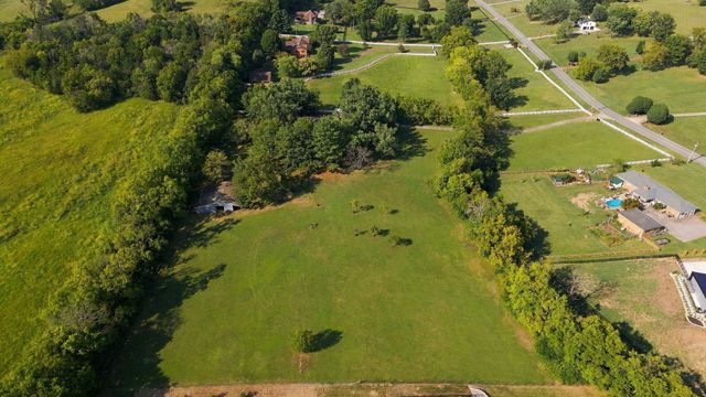 200 Graystone Dr, Gallatin, TN 37066