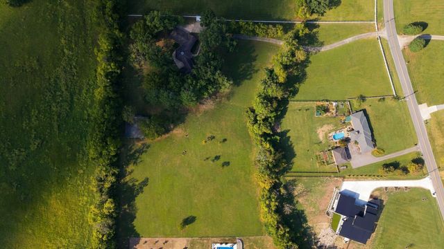 200 Graystone Dr, Gallatin, TN 37066