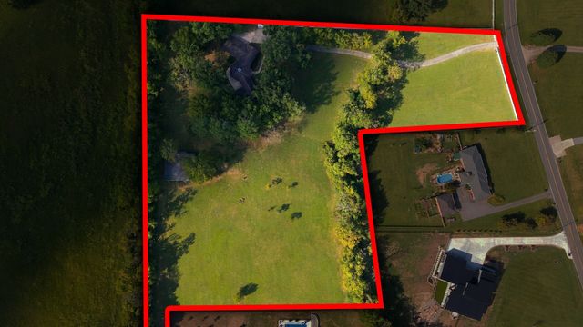 200 Graystone Dr, Gallatin, TN 37066