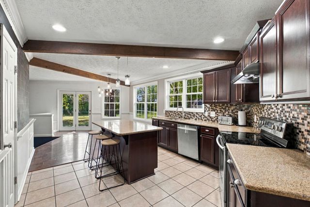 200 Graystone Dr, Gallatin, TN 37066