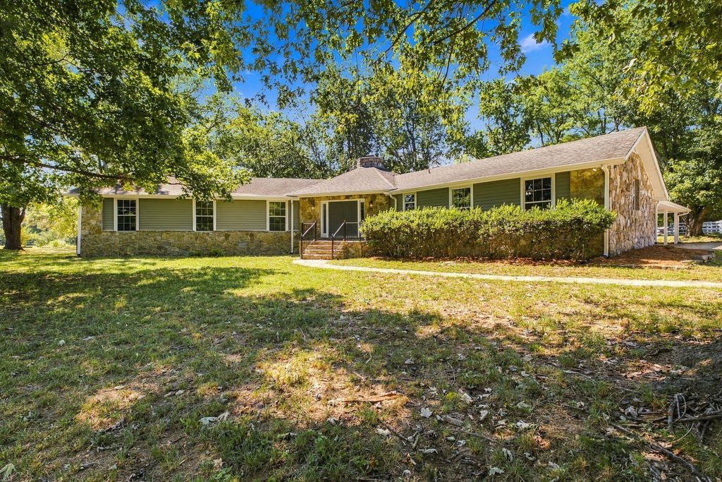 200 Graystone Dr, Gallatin, TN 37066