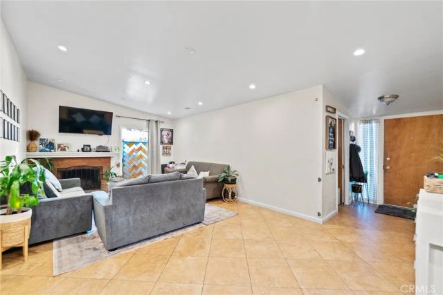 9087 Rosecrest, Fontana, CA 92335