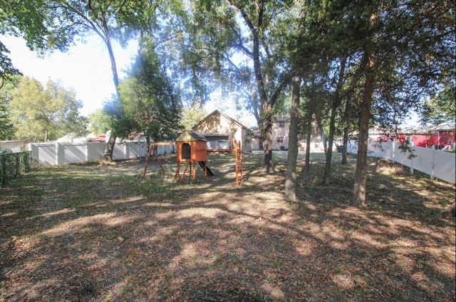 1521 W Springcrest Circle, Lancaster, TX 75134