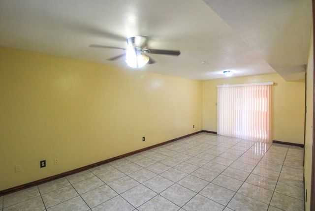 1521 W Springcrest Circle, Lancaster, TX 75134