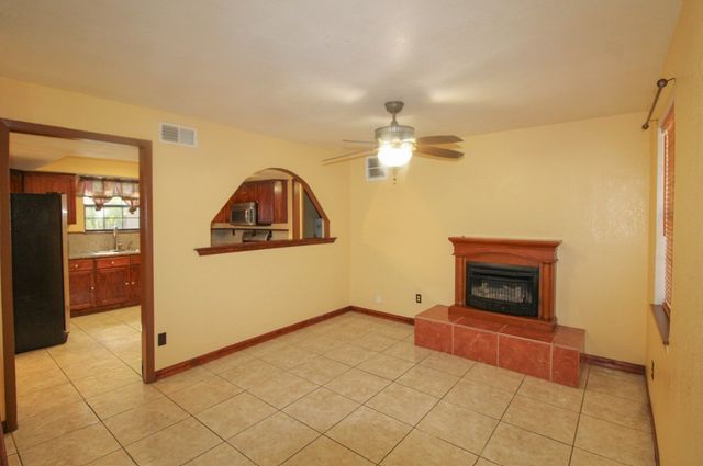 1521 W Springcrest Circle, Lancaster, TX 75134