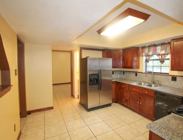 1521 W Springcrest Circle, Lancaster, TX 75134