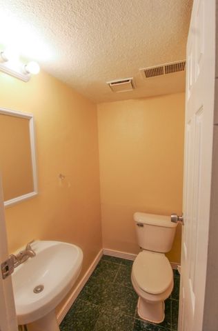 1521 W Springcrest Circle, Lancaster, TX 75134