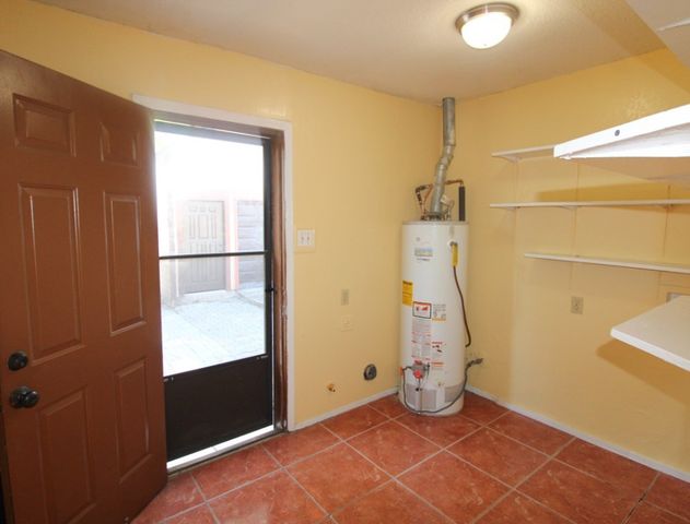 1521 W Springcrest Circle, Lancaster, TX 75134