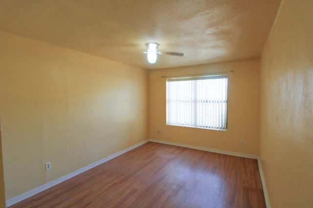 1521 W Springcrest Circle, Lancaster, TX 75134