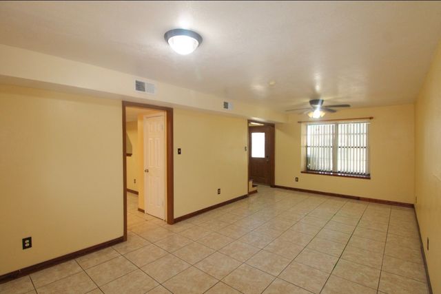 1521 W Springcrest Circle, Lancaster, TX 75134