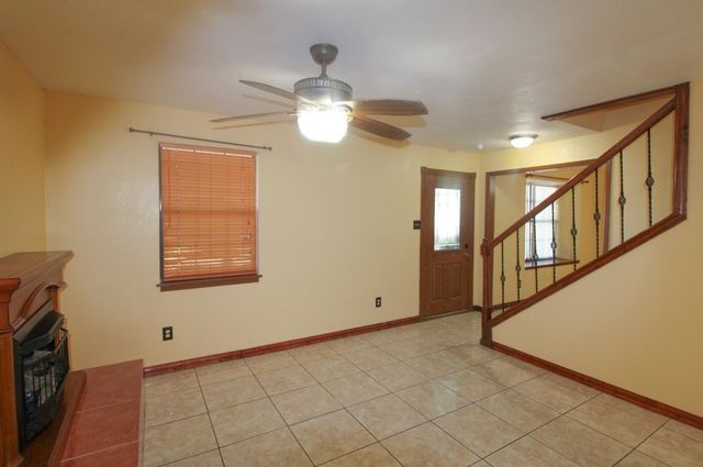 1521 W Springcrest Circle, Lancaster, TX 75134
