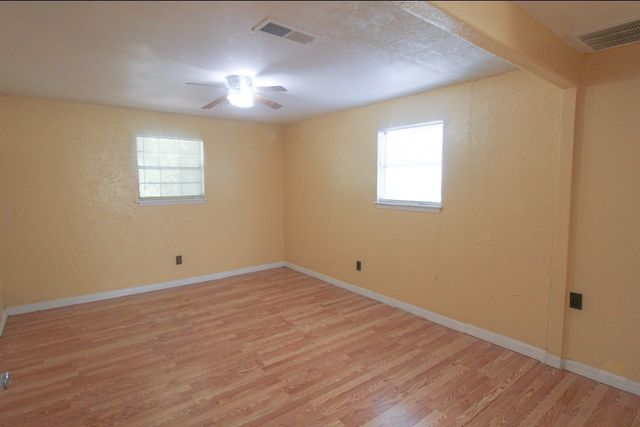 1521 W Springcrest Circle, Lancaster, TX 75134