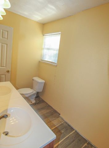1521 W Springcrest Circle, Lancaster, TX 75134