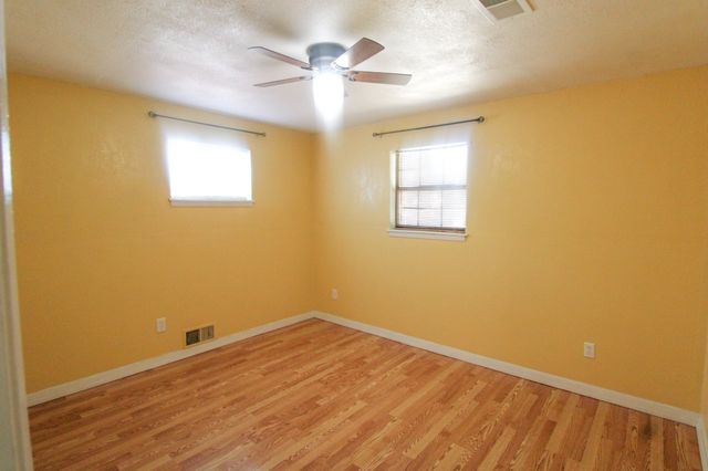 1521 W Springcrest Circle, Lancaster, TX 75134
