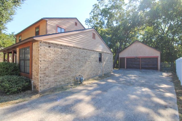 1521 W Springcrest Circle, Lancaster, TX 75134