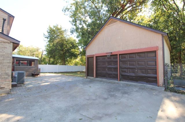 1521 W Springcrest Circle, Lancaster, TX 75134